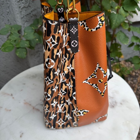 Louis Vuitton Giant Monogram Jungle NeoNoe Drawstring Bucket Crossbody - Picture 8 of 15